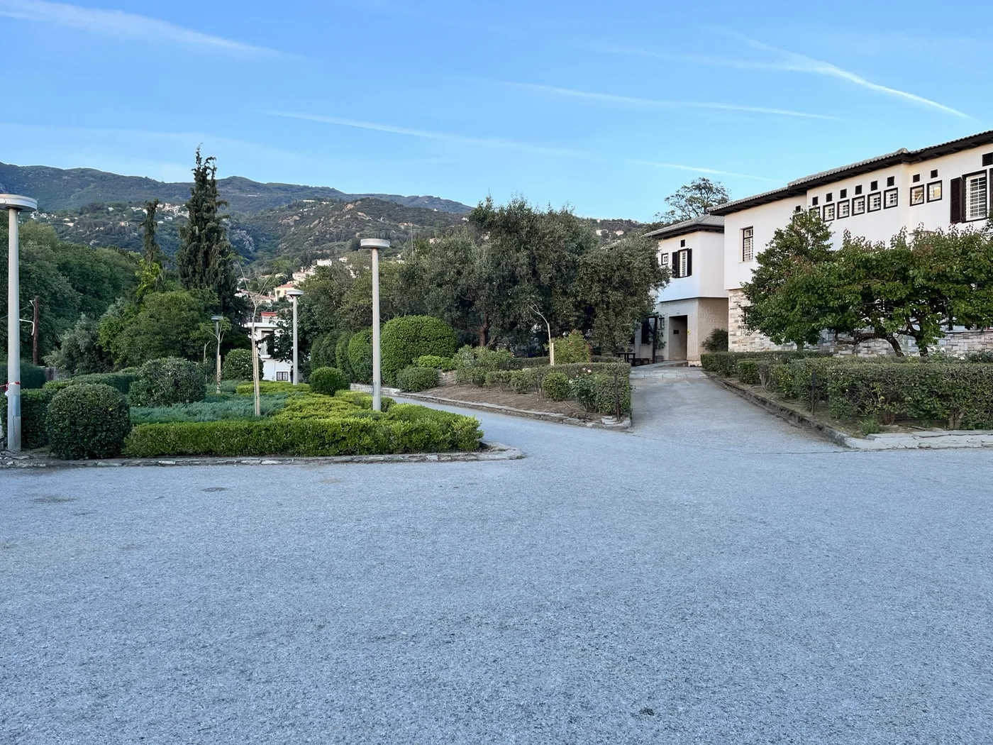 Κήπος και εγκαταστάσεις